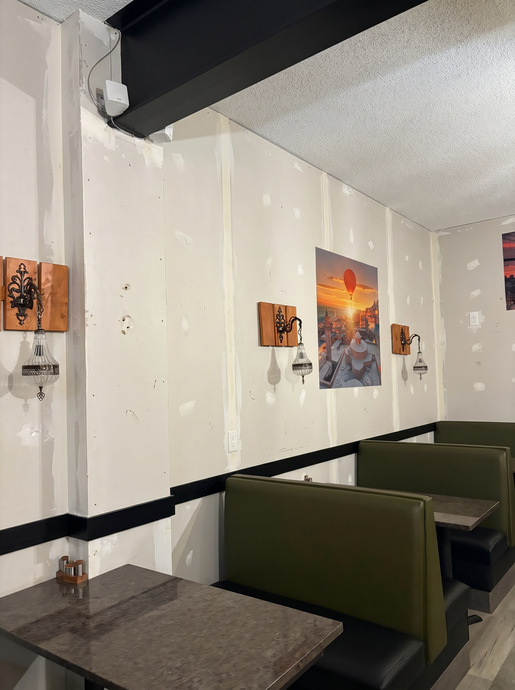 Before, /__l5e/assets-v1/ef0a4922-0600-460e-b4e7-3088862d0f2b/restaurant-wallpaper-calgary-before.jpg